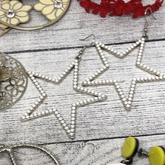 Bundle lot 6 fun whimsy playful statement earrings dangle drop hoops star peace. - Picture 4 of 7